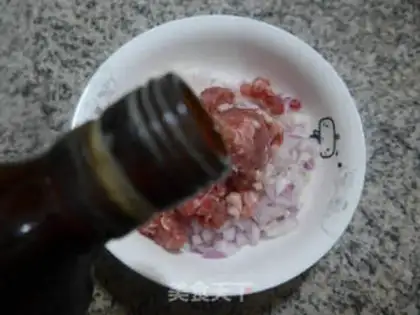 Make Onion pork pot sticker step 3