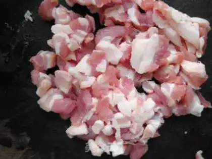 Make Pyramid meat buns step 3