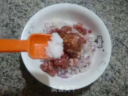 Make Onion pork pot sticker step 5
