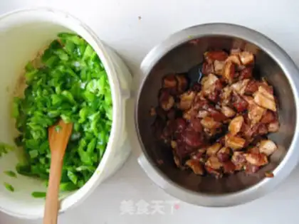 Make Pyramid meat buns step 5