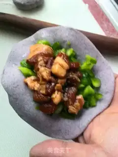 Make Pyramid meat buns step 9