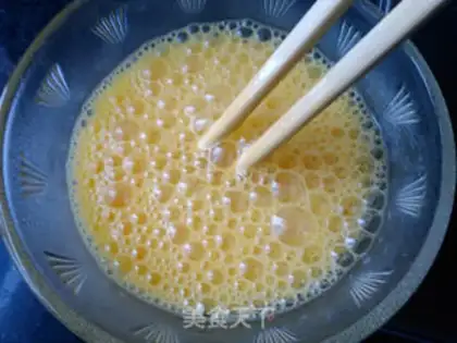 Make Onion fried eggs step 1