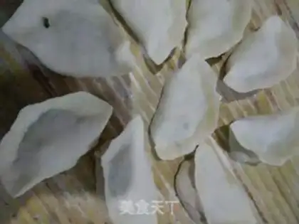 Make Emerald onion egg dumplings step 7