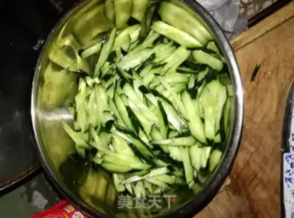 Make Tomato egg cucumber step 1