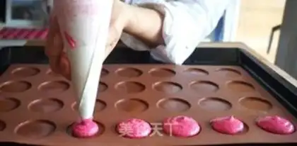 Make Macalon ice cream sandwich step 4