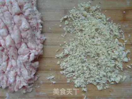 Make Pork and garlic pie step 1