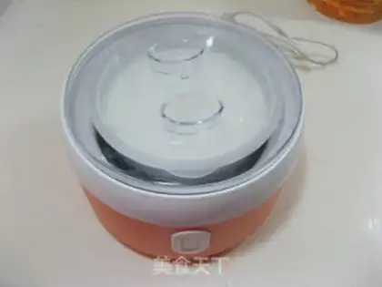 Make Flamingo yogurt cup step 3