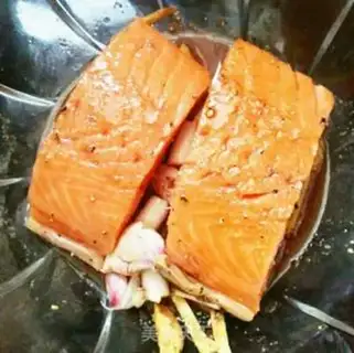 Make Blueberry sauce salmon step 1