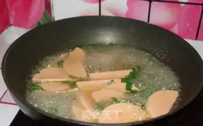 Make Ham intestinal artemisinin soup step 5