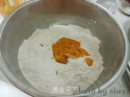 Make Pumpkin embroidery bean buns step 3
