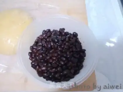 Make Pumpkin embroidery bean buns step 5