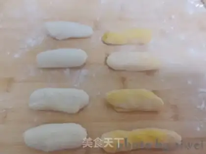 Make Pumpkin embroidery bean buns step 6