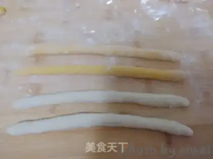 Make Pumpkin embroidery bean buns step 7