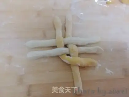 Make Pumpkin embroidery bean buns step 9