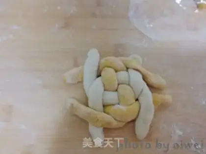 Make Pumpkin embroidery bean buns step 12