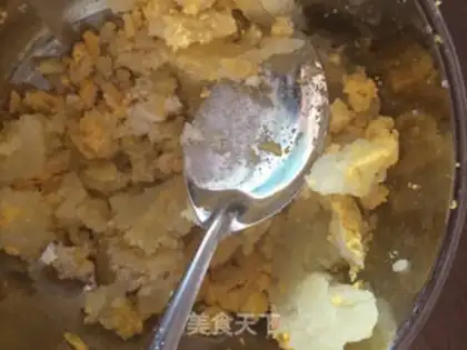 Make Mashed milk and eggs and potatoes step 1