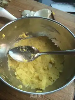 Make Mashed milk and eggs and potatoes step 3