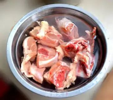 Make Red chicken and potatoes step 1
