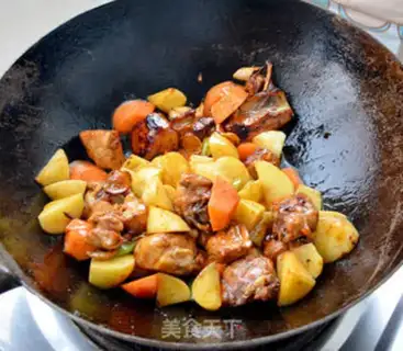 Make Red chicken and potatoes step 6