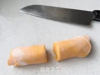 Make Pumpkin rose buns step 11
