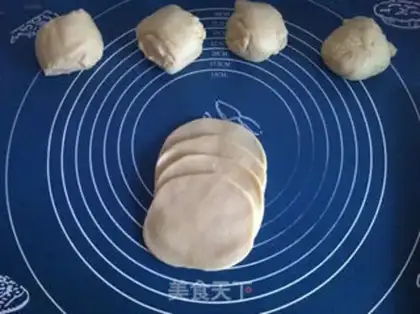 Make Rose bread step 4