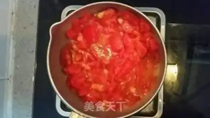 Make Tomatoes, eggnut soup step 3