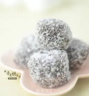 Make Chocolate banana coconut ball step 5