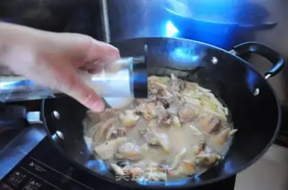 Make Tasty chicken soup with pinewood step 15