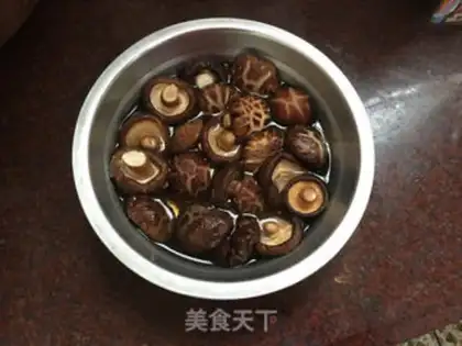 Make Peanut mushroom pig hoof step 0