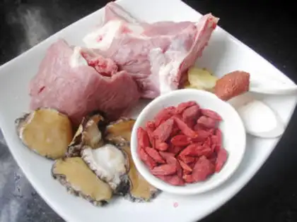 Make Little abalone pork bone soup step 0