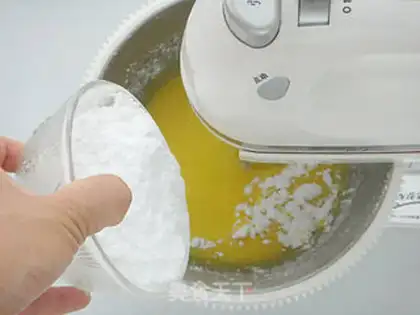 Make Easy bear crackers step 2
