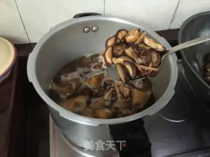 Make Peanut mushroom pig hoof step 15