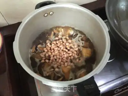 Make Peanut mushroom pig hoof step 16