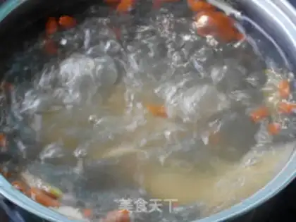 Make Little abalone pork bone soup step 4