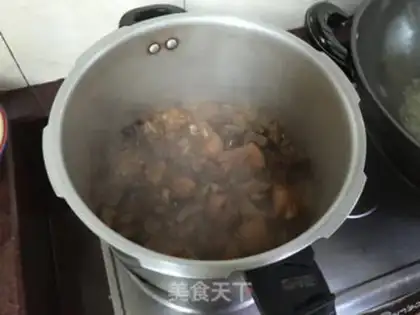 Make Peanut mushroom pig hoof step 18