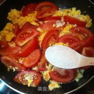 Make Tomato fried eggs step 3