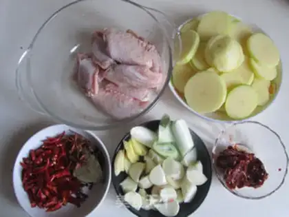 Make Spicy chicken wings pan step 0