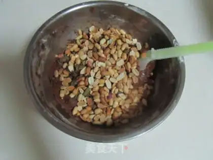 Make A raisin peanut cake step 2