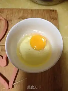 Make Heart-shaped ham eggs step 2