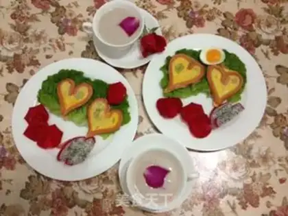Make Heart-shaped ham eggs step 5