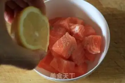 Make Fried salmon with butter step 1