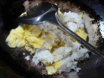 Make Snowball egg fried rice step 4