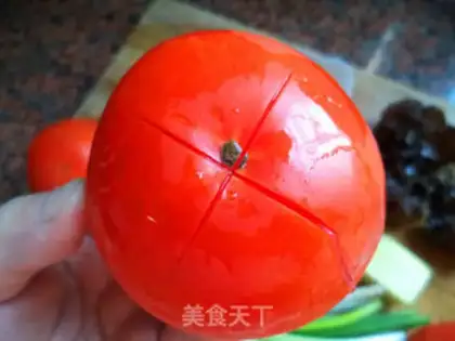 Make Tomato fried eggs step 1