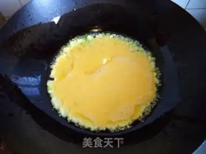 Make Tomato fried eggs step 5
