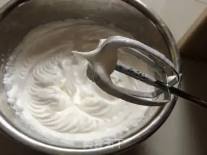 Make A flower cupcake step 5