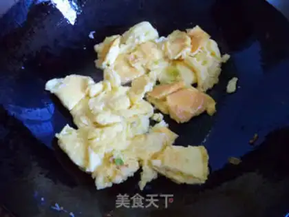 Make Tomato fried eggs step 6