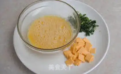 Make Shrimp-skin cheese roll step 1