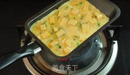 Make Shrimp-skin cheese roll step 5
