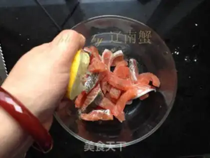 Make Fried salmon step 1