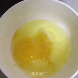 Make A white sugar egg step 2